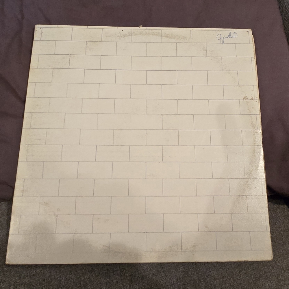 White Brick Pattern Wall Decor